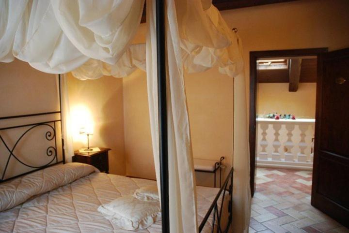 Locanda Le Logge Urbisaglia Camera foto