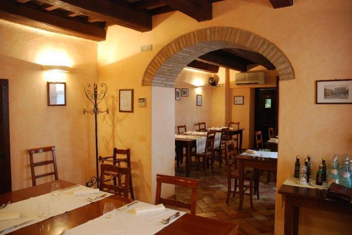 Locanda Le Logge Urbisaglia Esterno foto