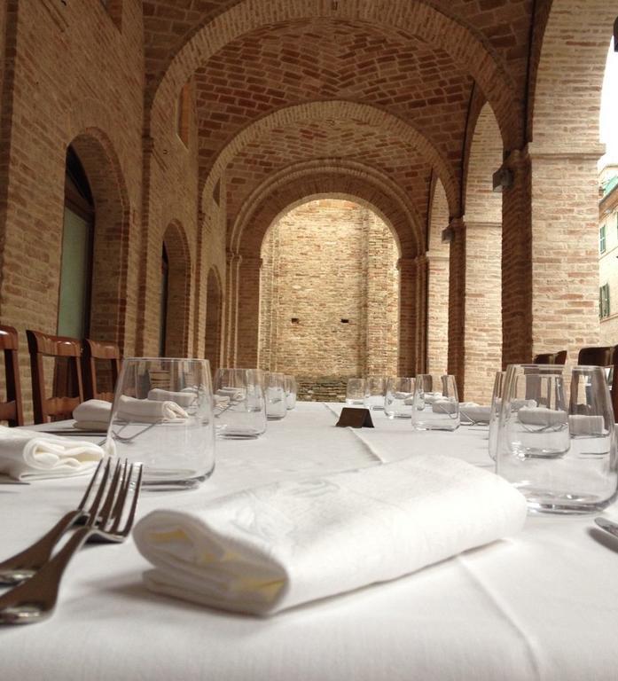 Locanda Le Logge Urbisaglia Esterno foto