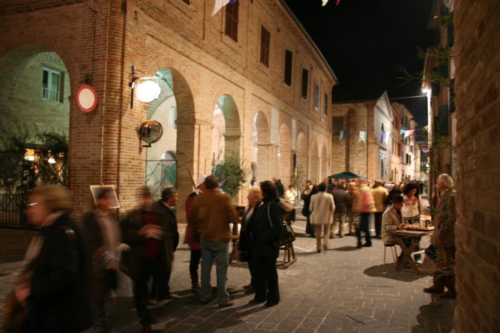 Locanda Le Logge Urbisaglia Esterno foto